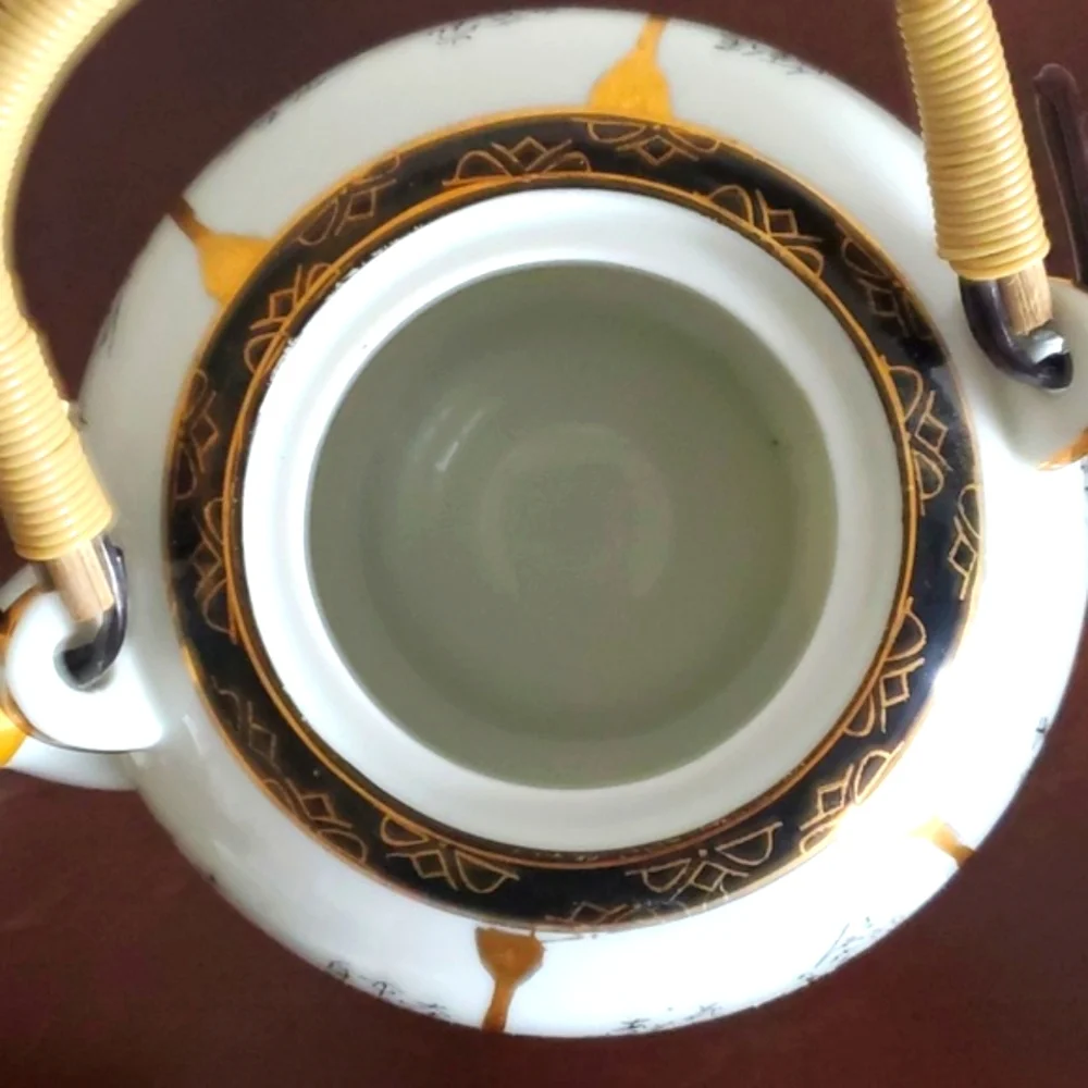 Kutani teapot rattan